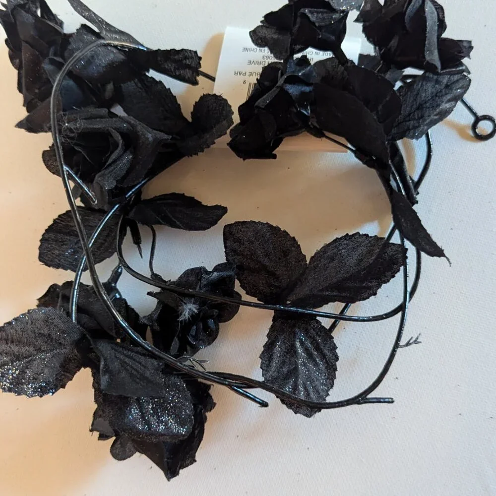 NWT Black Roses Garland Valloween Decoration Goth Floral Ashland Home Decor